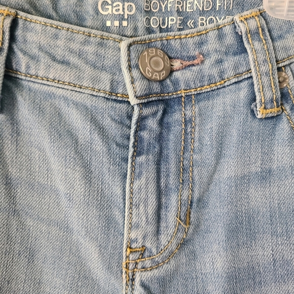 GAP Boyfriend Fit Light Jeans Size 4/27R - Picture 3 of 8